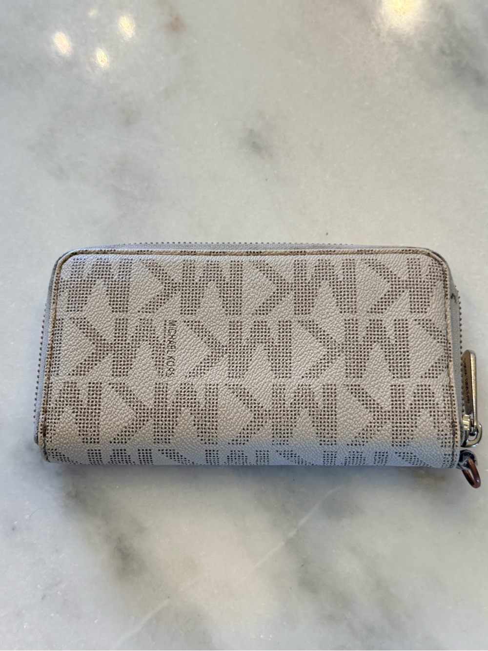 Michael Kors Light Beige MK Logo Zip-Around Wallet with Gold Plaque - Picture 2 of 3